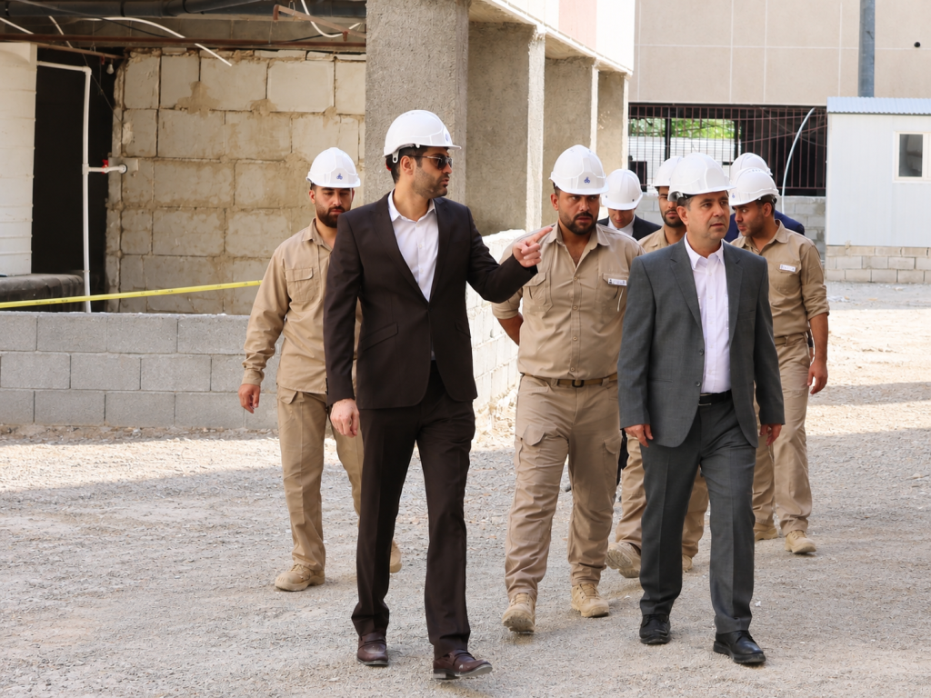 Sajjad Zakeri, CEO of Rah Gostar Naft, visited the Shahid Soleimani National Housing Project in Vavan to review construction progress and the remaining obstacles to completing the residential blocks under the company’s responsibility for handover to the client.