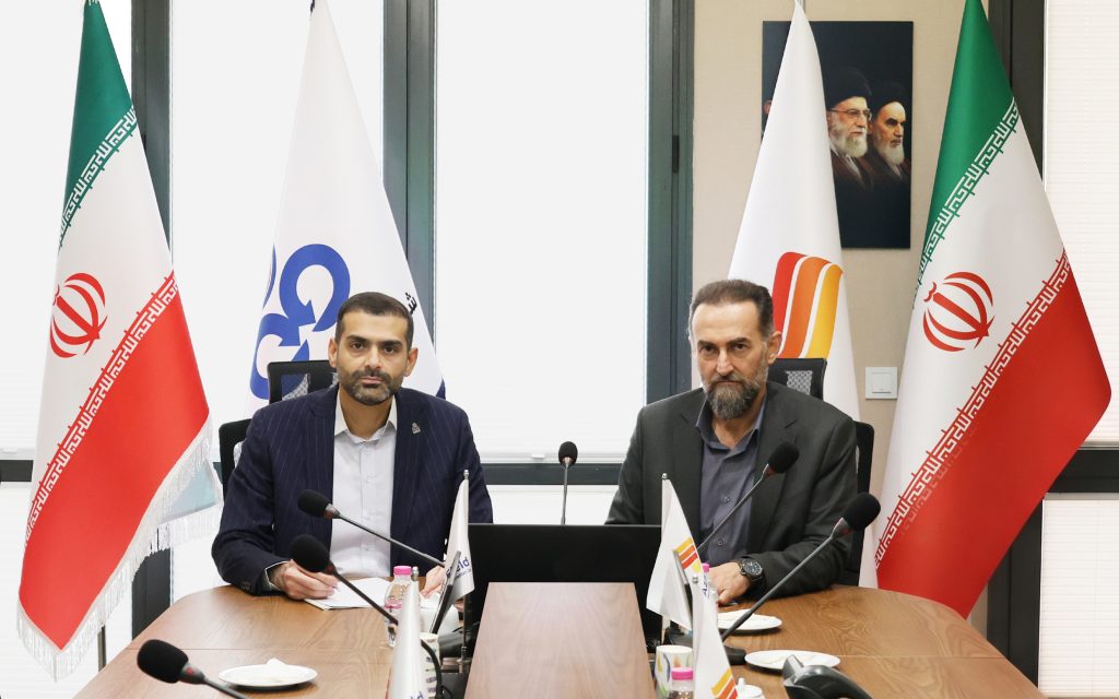 سجاد ذاکری مراسم امضای قرارداد پروژه احداث محل و جاده میدان نفتی آذر